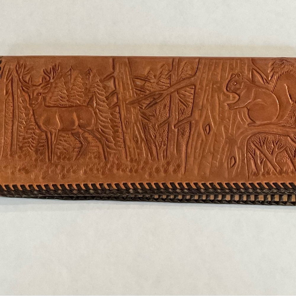 VINTAGE HAND TOOLED LEATHER‎ BILL HOLDER ENGRAVED HAZEL BISHOP
